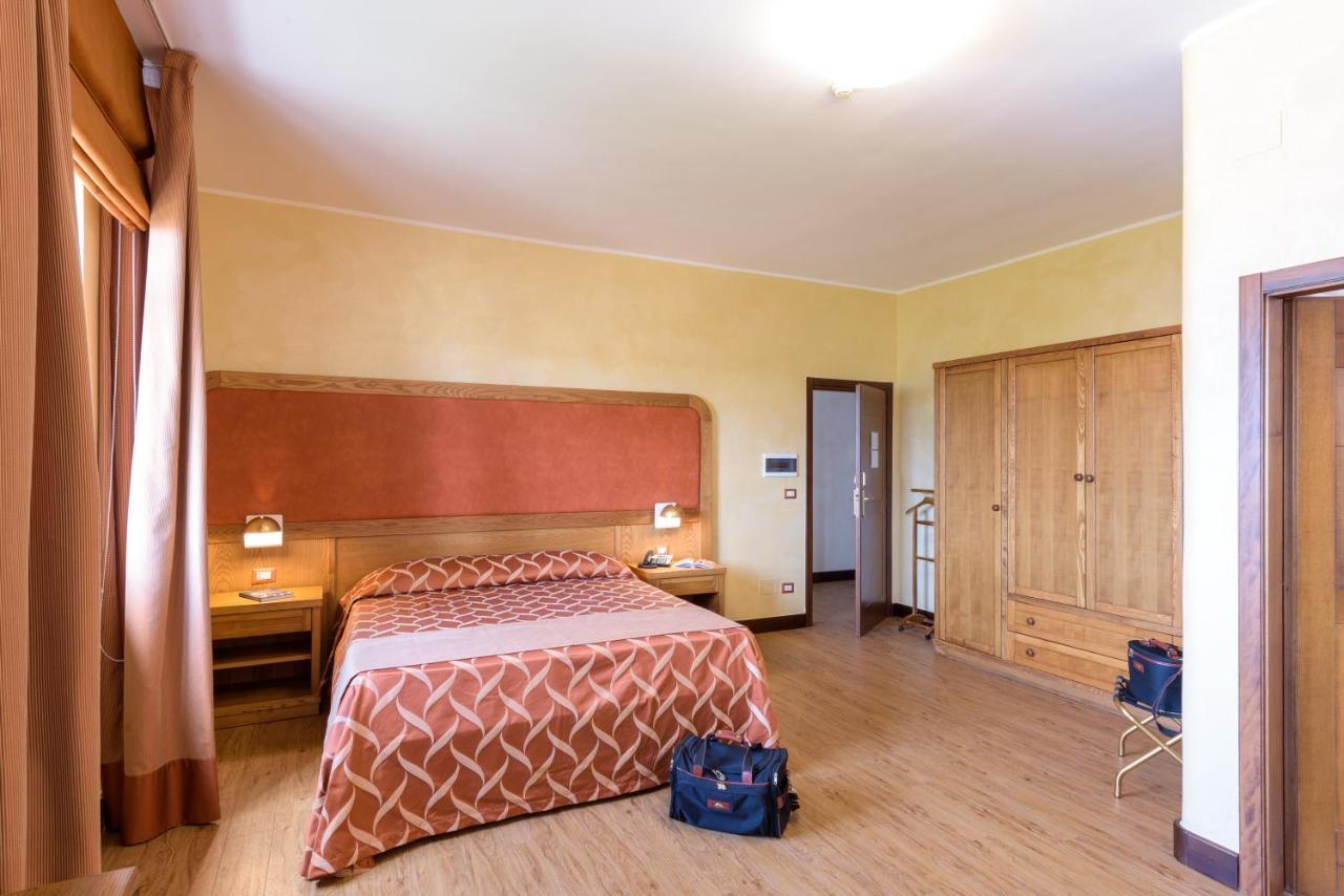 Leone de Castris Wine Hotel Salice Salentino Extérieur photo