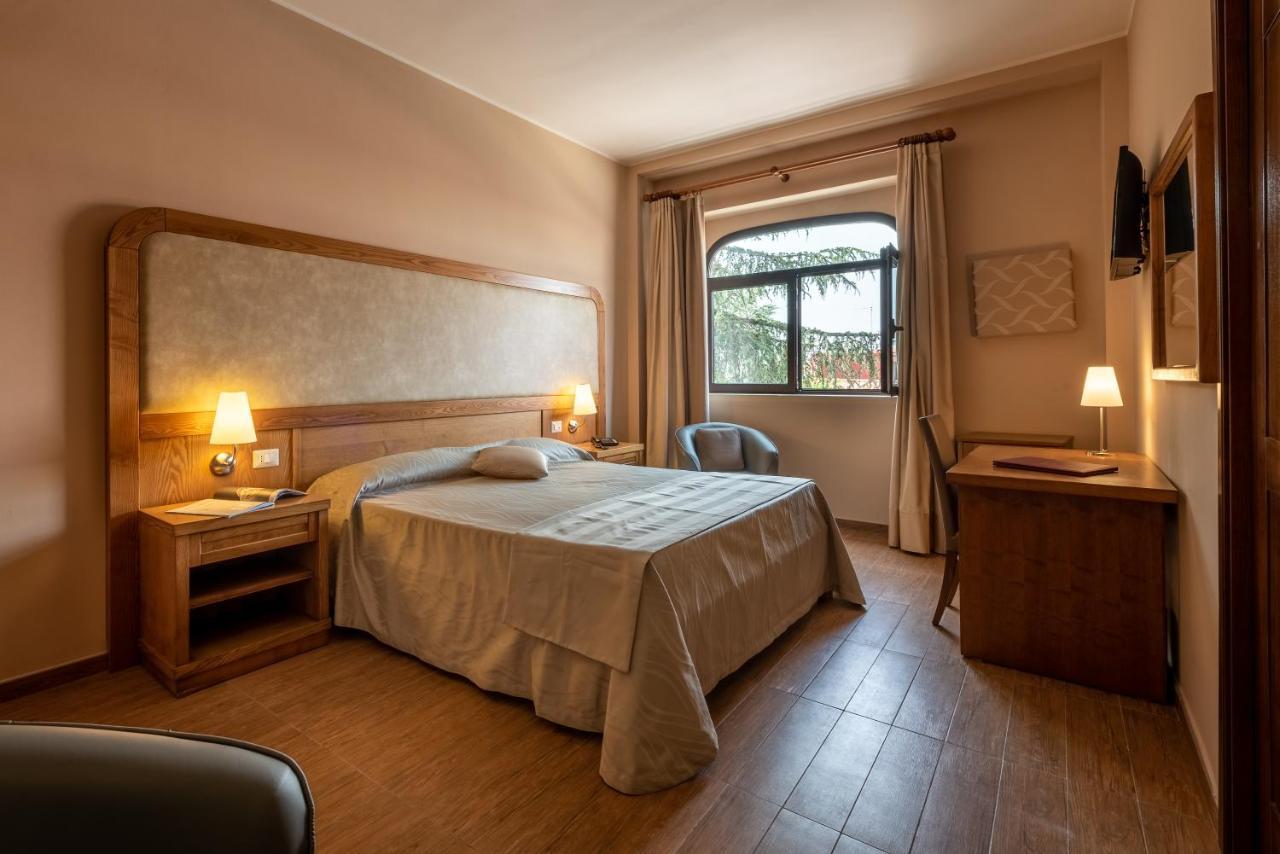 Leone de Castris Wine Hotel Salice Salentino Extérieur photo